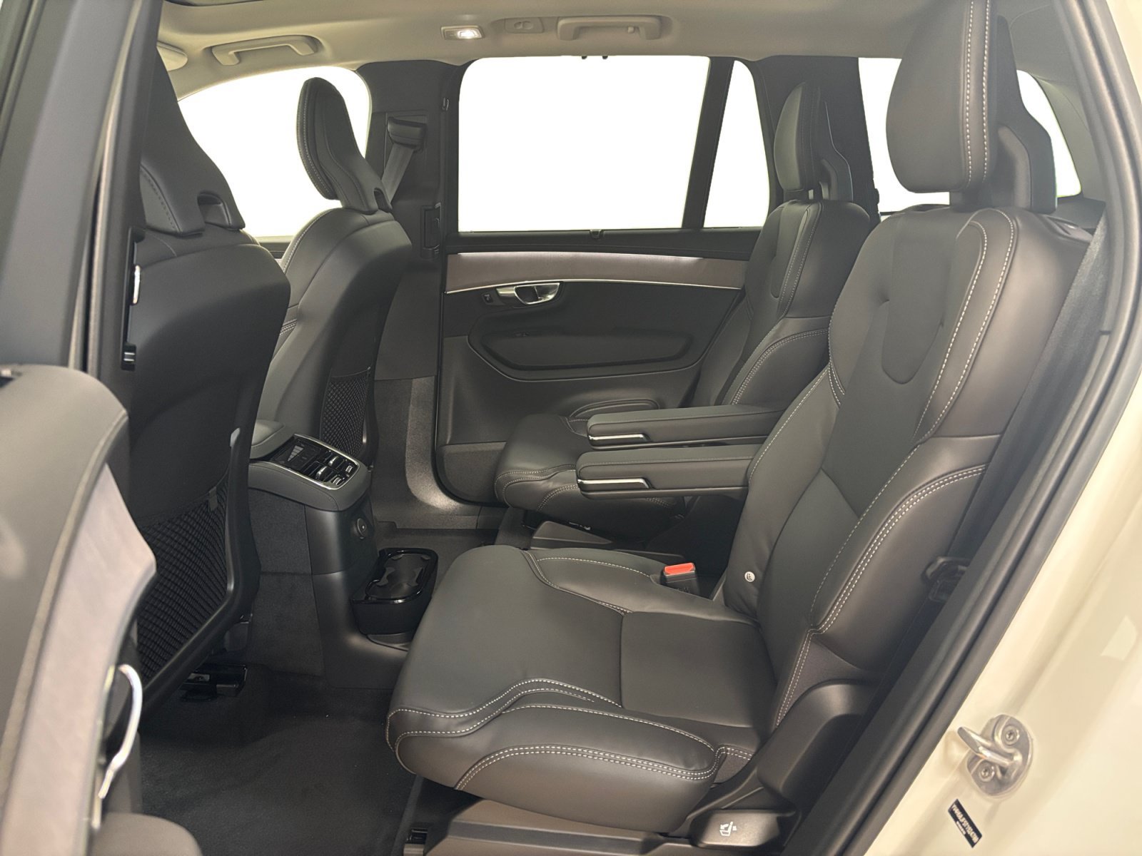 New 2026 Volvo XC90 T8 Ultra w/ Protection Package AWD/4WD image 12
