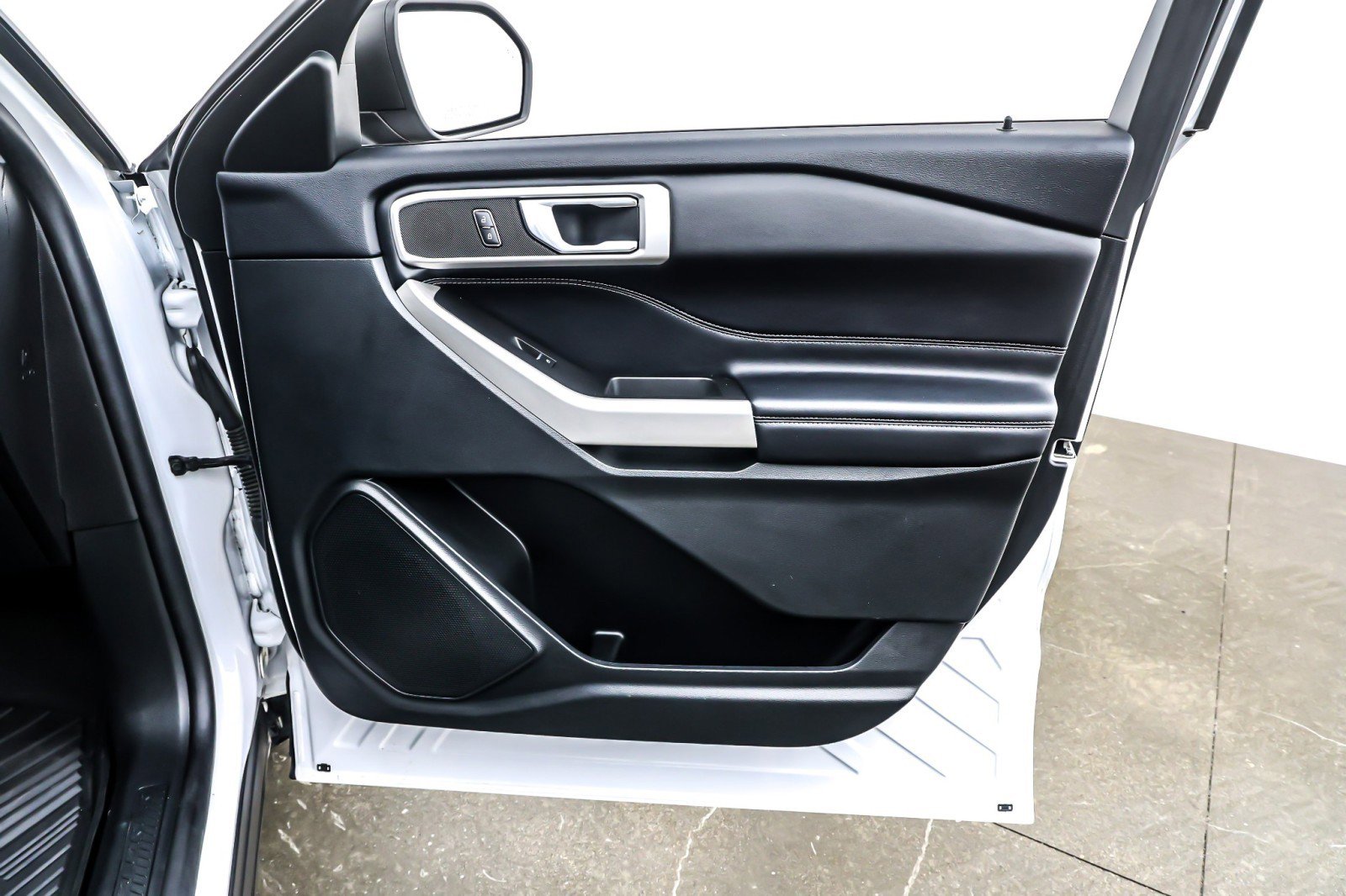 Used 2023 Ford Explorer XLT w/ Equipment Group 202A image 23