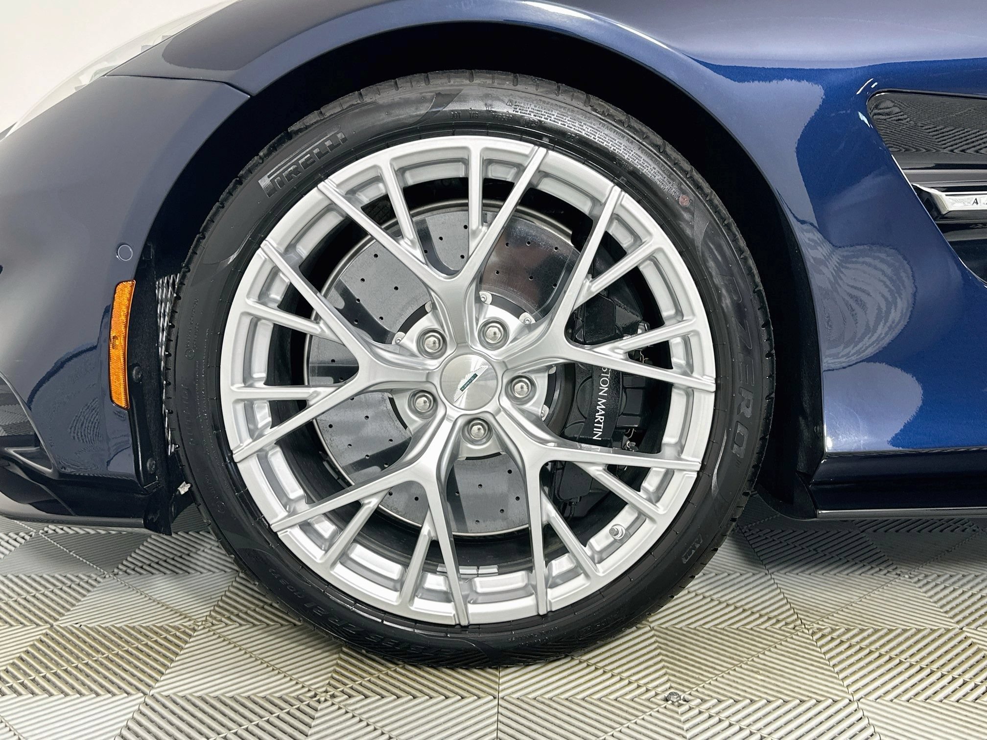 New 2026 Aston Martin Vanquish Convertible RWD image 9
