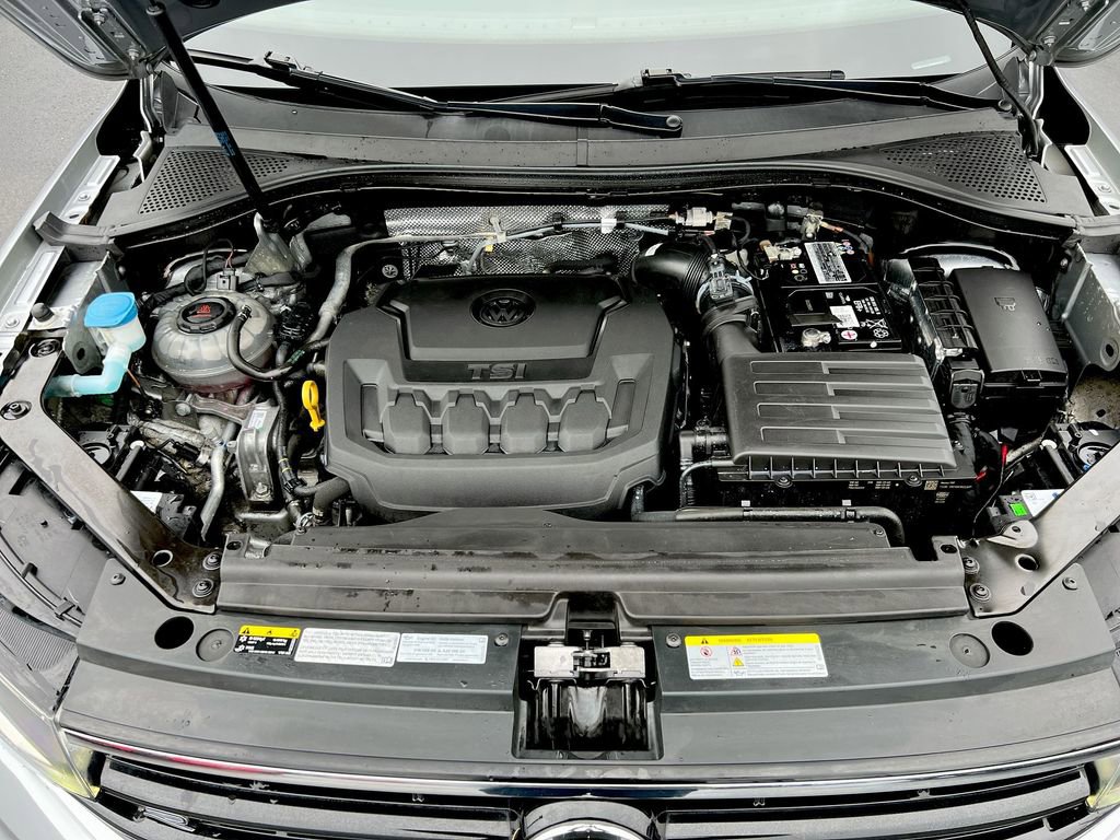 Used 2022 Volkswagen Tiguan SE R-Line image 24