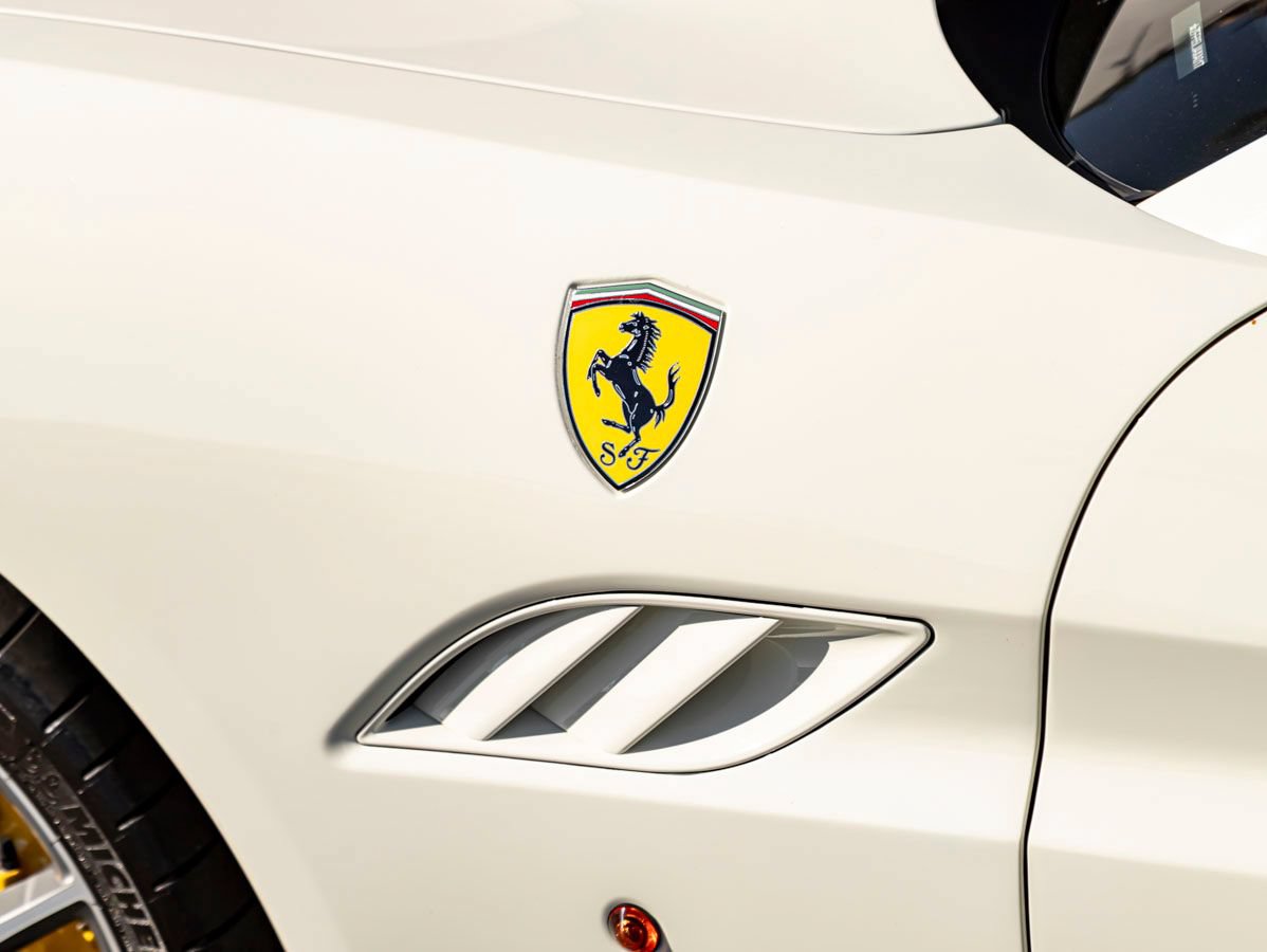 Used 2010 Ferrari California RWD image 15