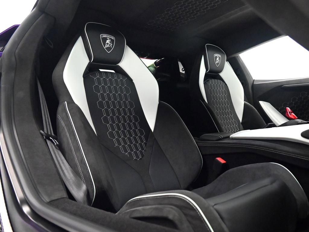 Used 2024 Lamborghini Revuelto AWD/4WD image 16