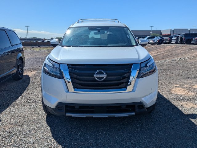 Used 2025 Nissan Pathfinder SL FWD image 2