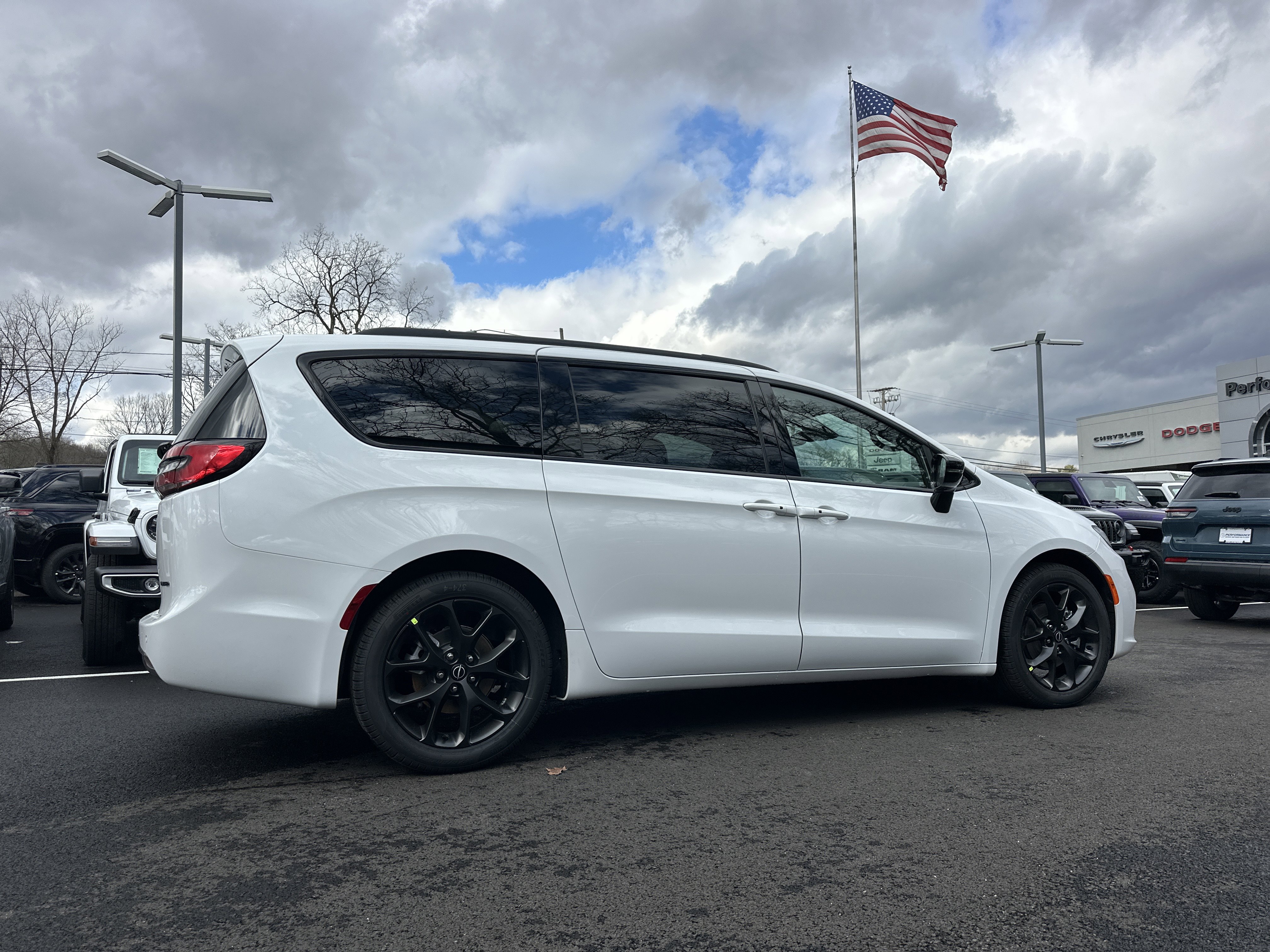New 2026 Chrysler Pacifica Limited w/ S Appearance Package FWD image 21