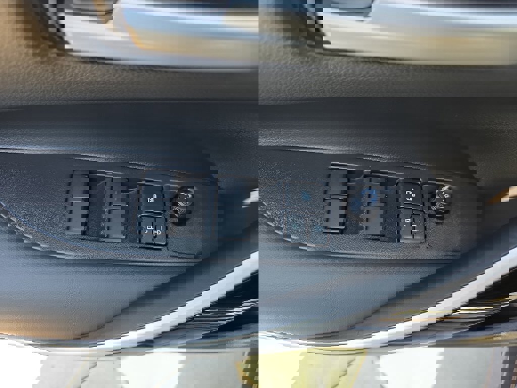 Used 2025 Toyota Corolla XLE image 23