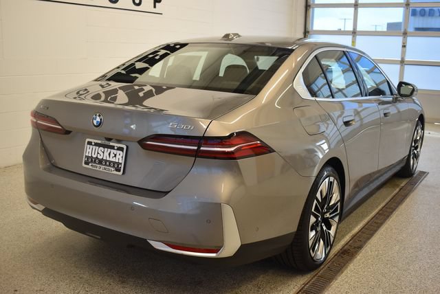 New 2027 BMW 530i xDrive w/ Premium Package AWD/4WD image 4