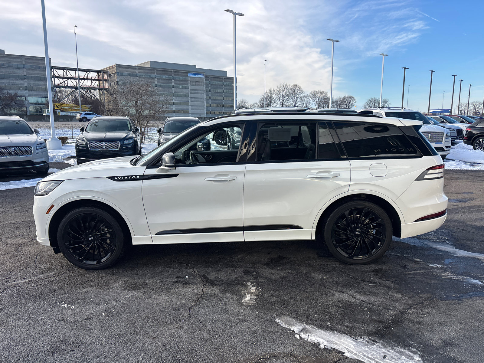 Certified 2025 Lincoln Aviator Reserve w/ Equipment Group 201A image 4