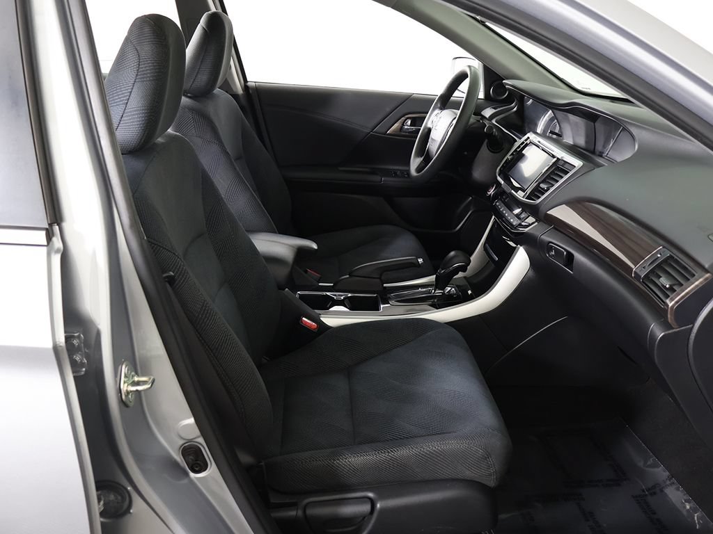 Used 2017 Honda Accord EX image 27