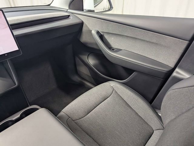 Used 2026 Tesla Model Y 2WD image 8