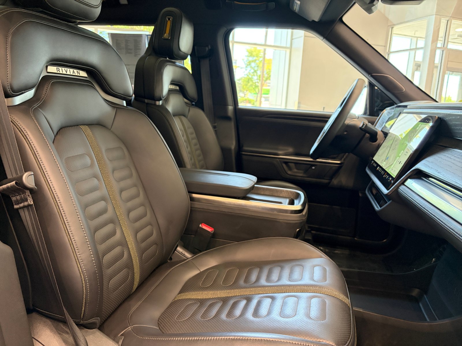 Used 2026 Rivian R1S Adventure Tri AWD/4WD image 28