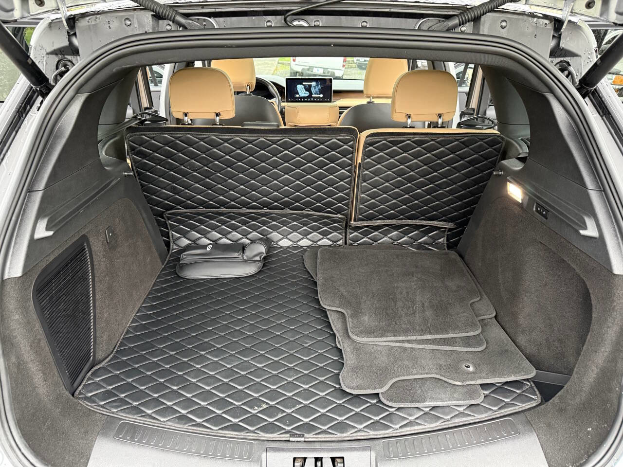 Used 2023 Lincoln Corsair Reserve w/ Equipment Group 202A FWD image 18