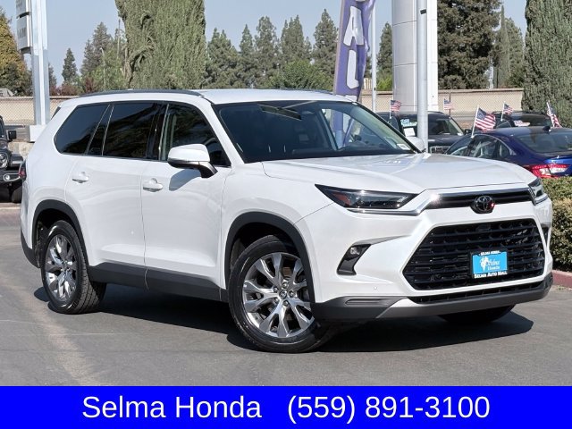 Used 2024 Toyota Grand Highlander AWD image 2