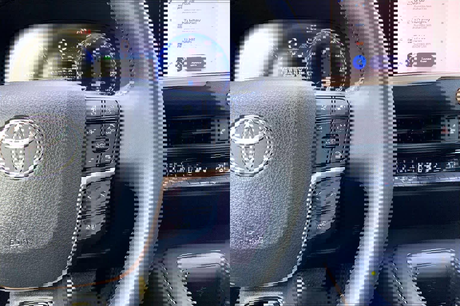 Used 2023 Toyota Crown Limited image 25