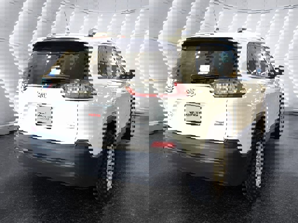 Used 2020 Jeep Cherokee Latitude image 4