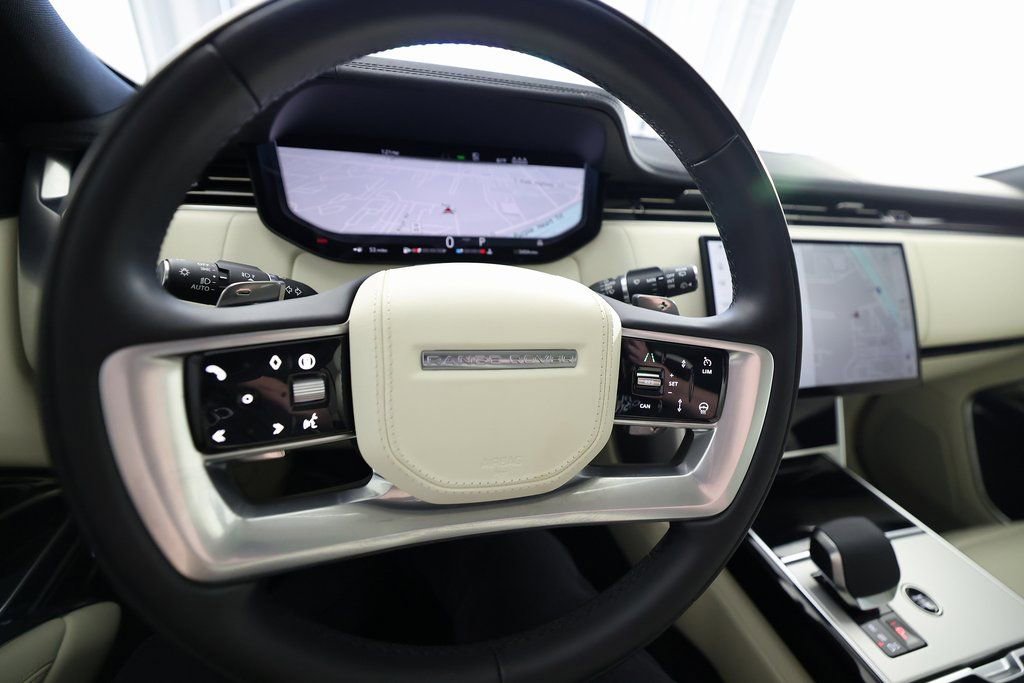 Used 2025 Land Rover Range Rover SE image 19