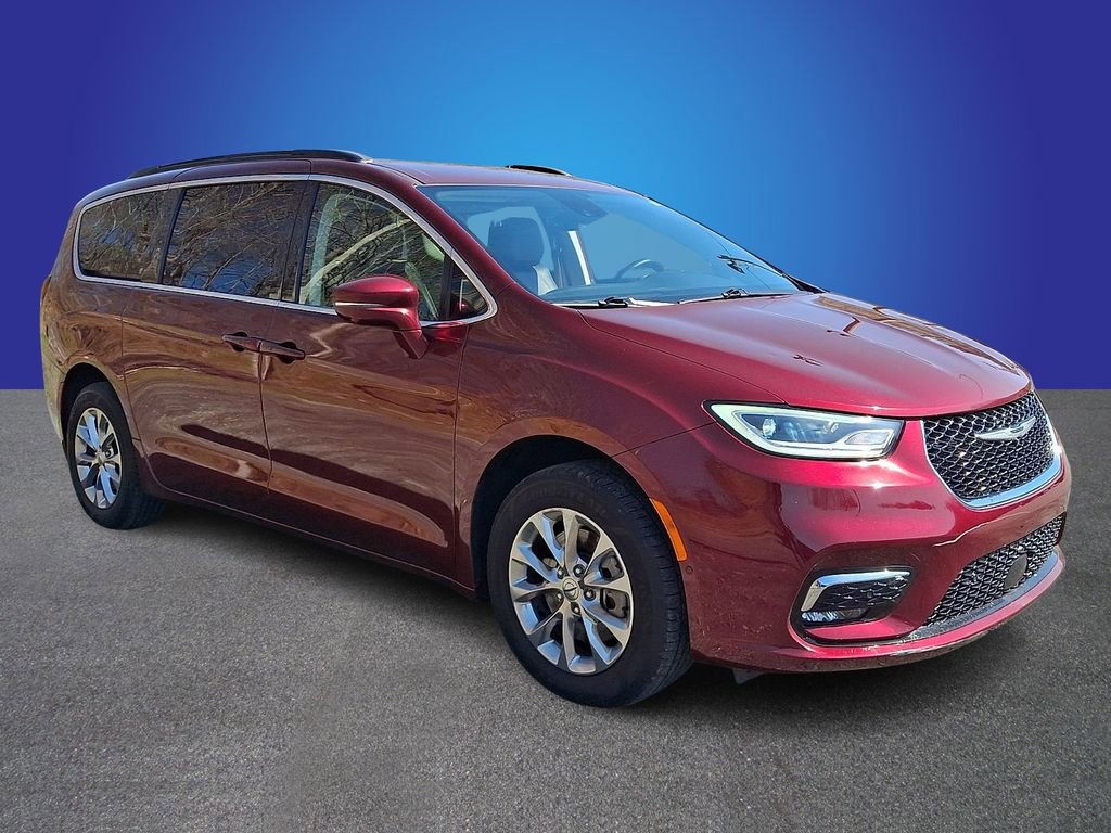 Used 2022 Chrysler Pacifica Touring-L w/ Uconnect Theater Family Group image 3