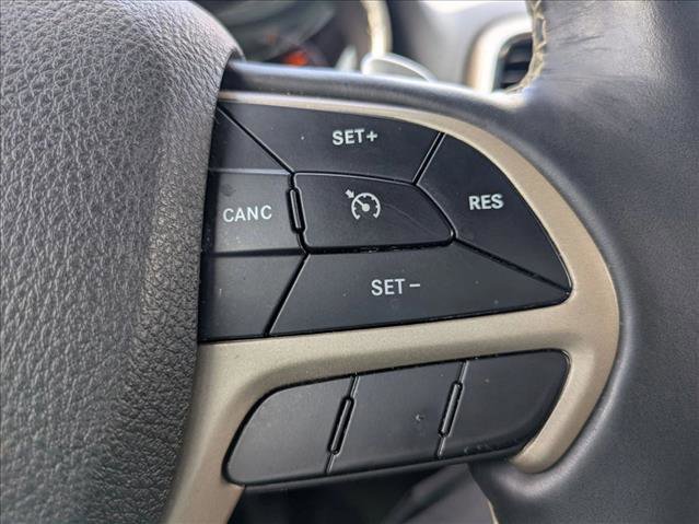 Used 2017 Jeep Grand Cherokee Limited RWD image 3