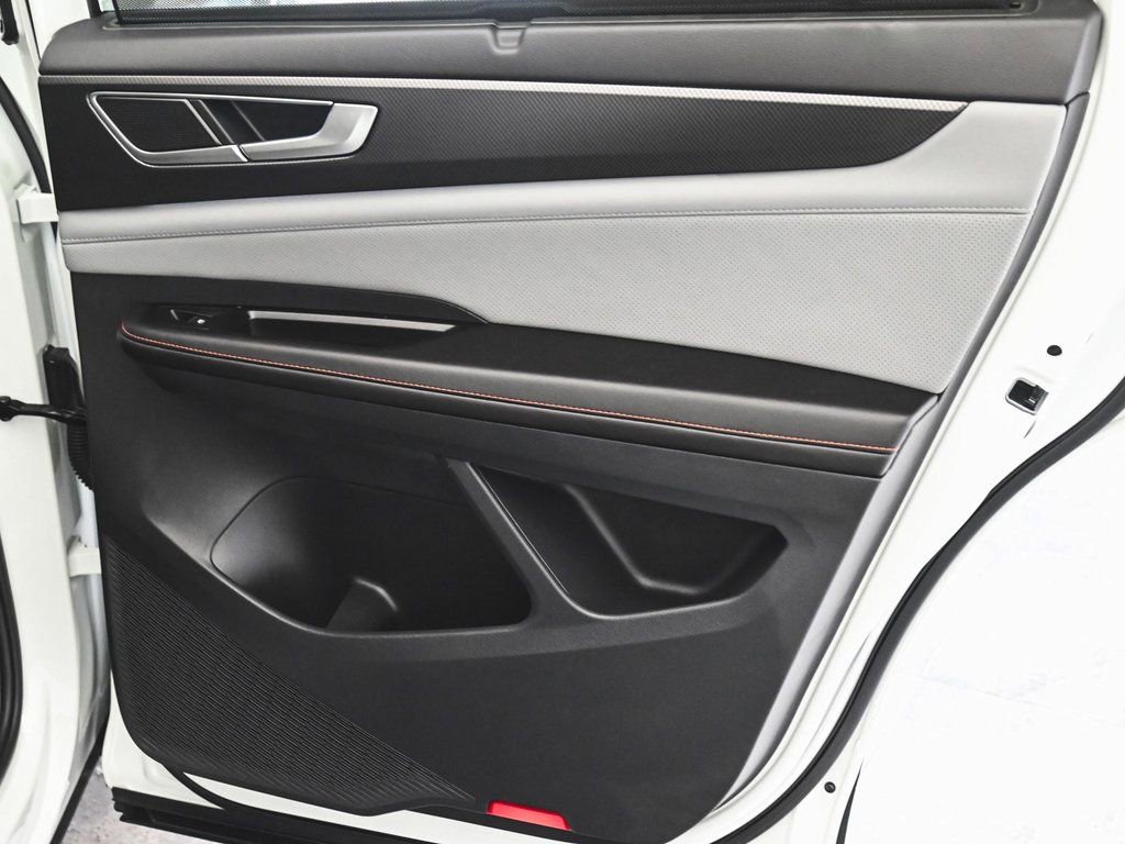 Used 2025 Volkswagen Atlas Peak Edition SE AWD/4WD image 16