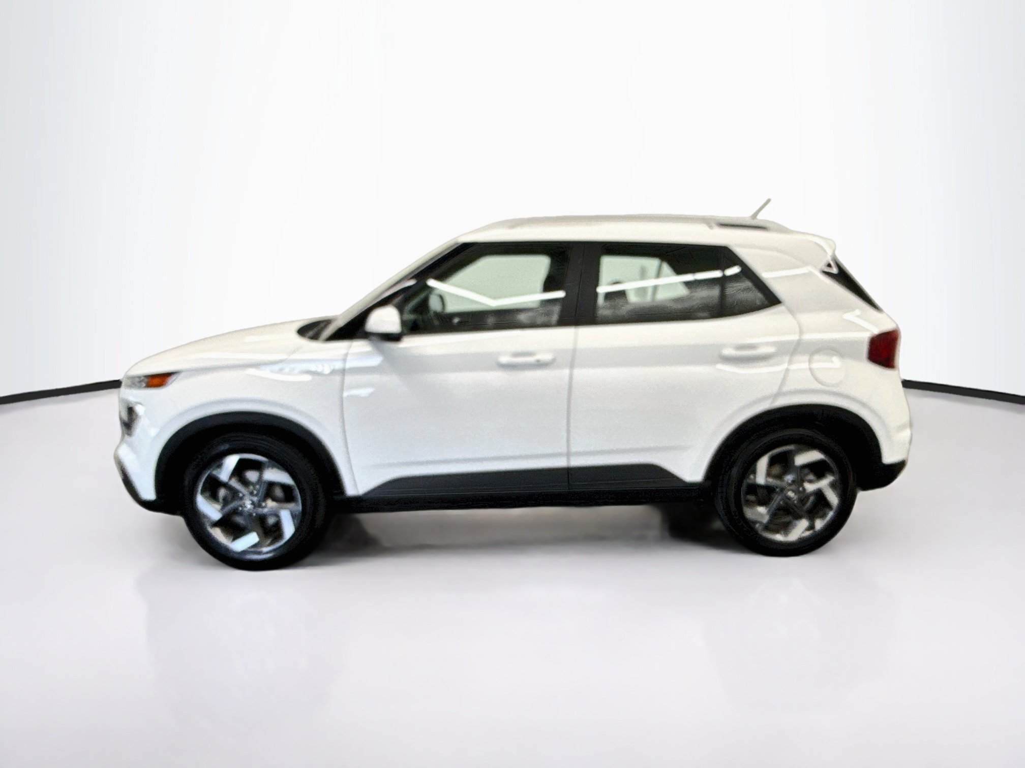 Used 2025 Hyundai Venue SEL FWD image 4