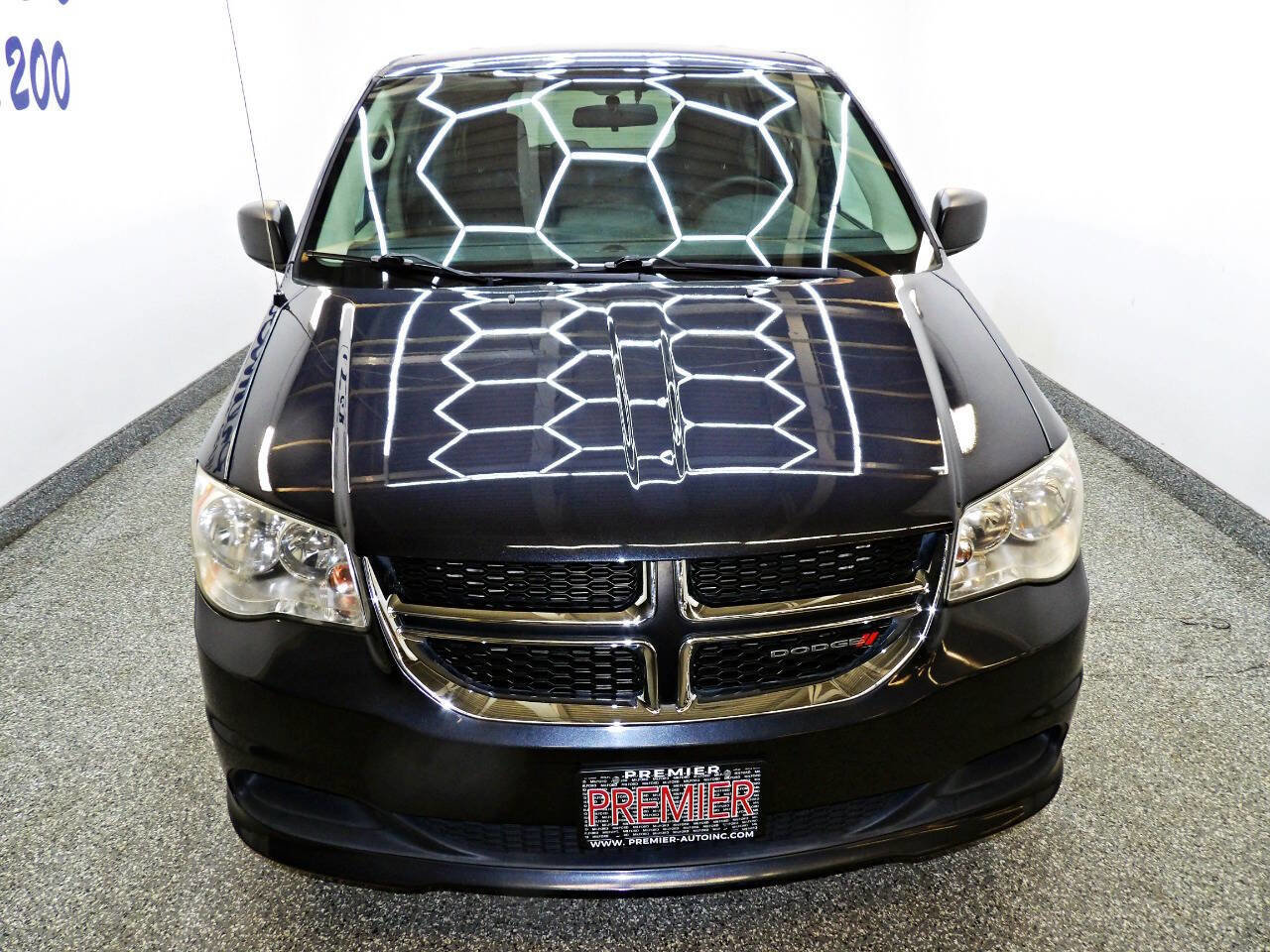 Used 2014 Dodge Grand Caravan SE w/ Quick Order Package 29E SE image 2