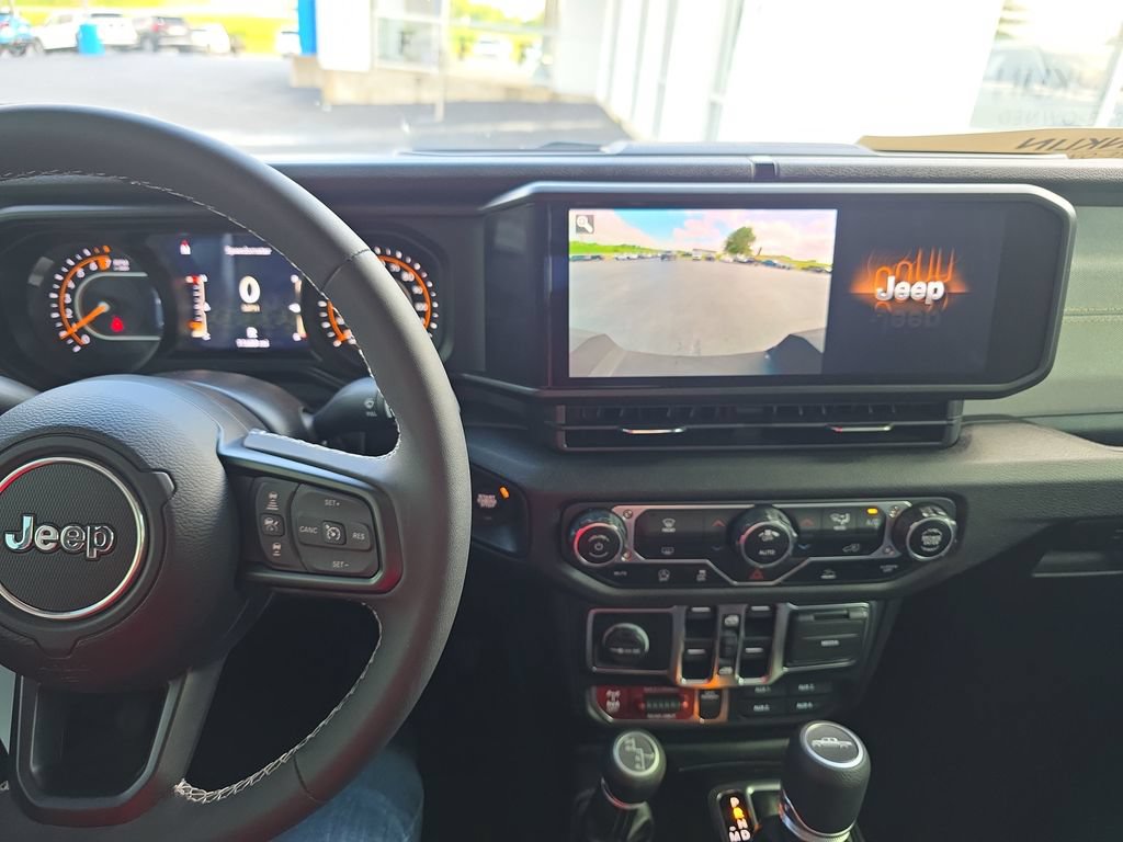 Used 2025 Jeep Gladiator Sport AWD/4WD image 18