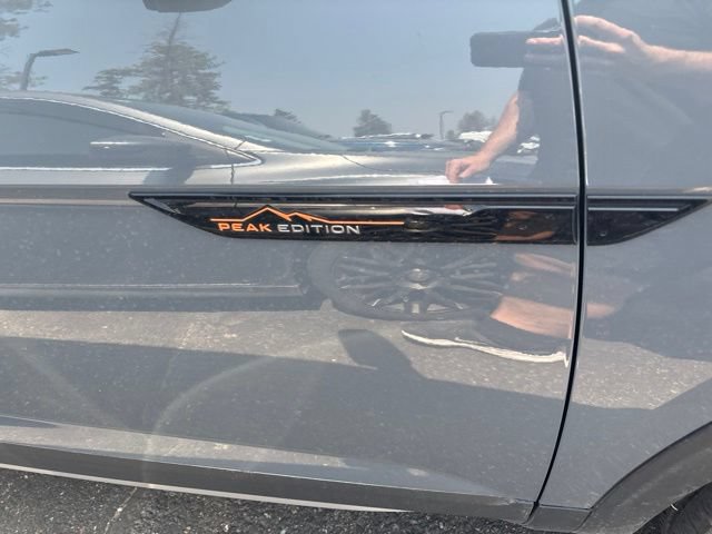 Used 2025 Volkswagen Atlas Peak Edition SE AWD/4WD image 23