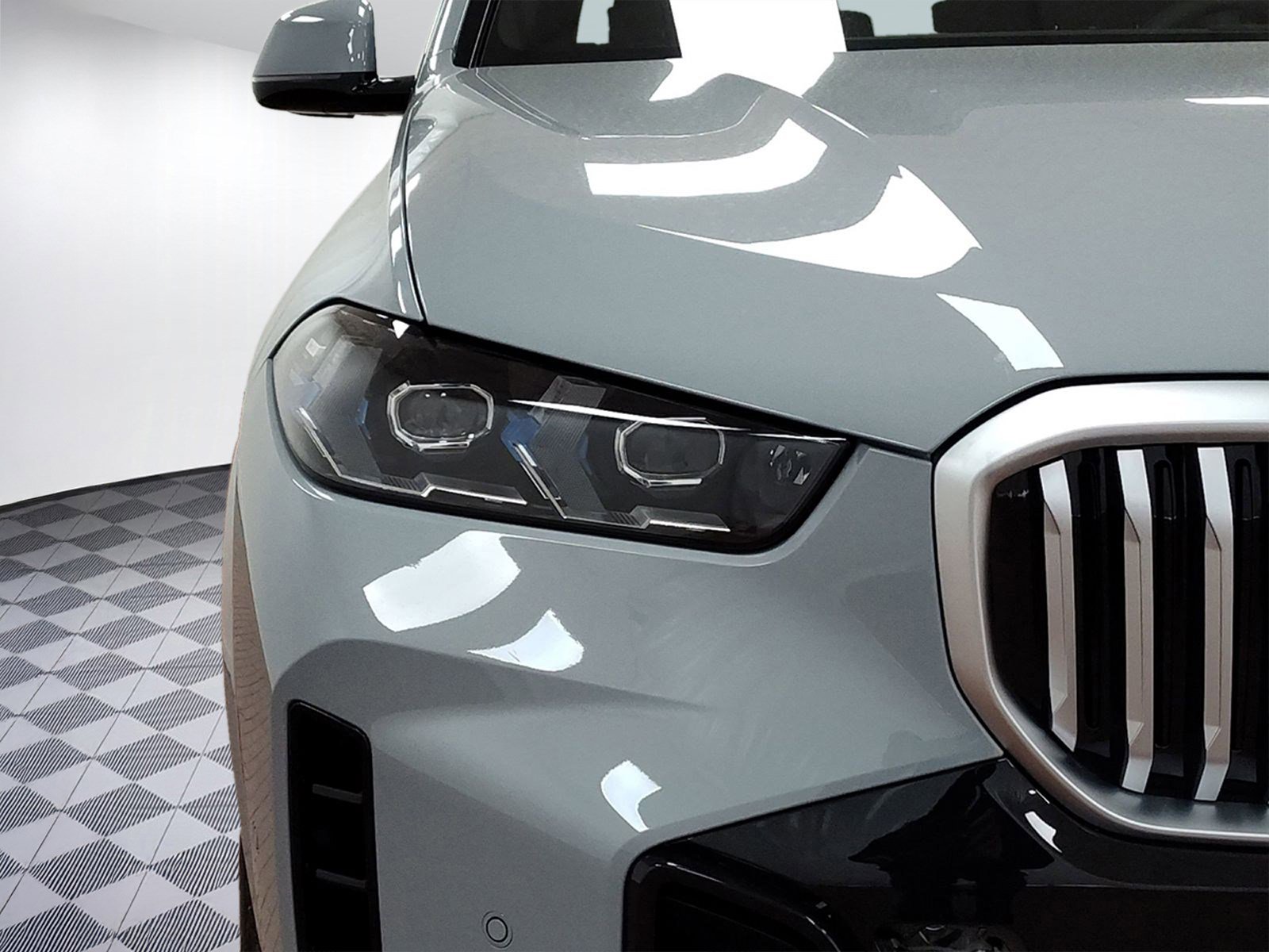 New 2026 BMW X5 xDrive50e image 10