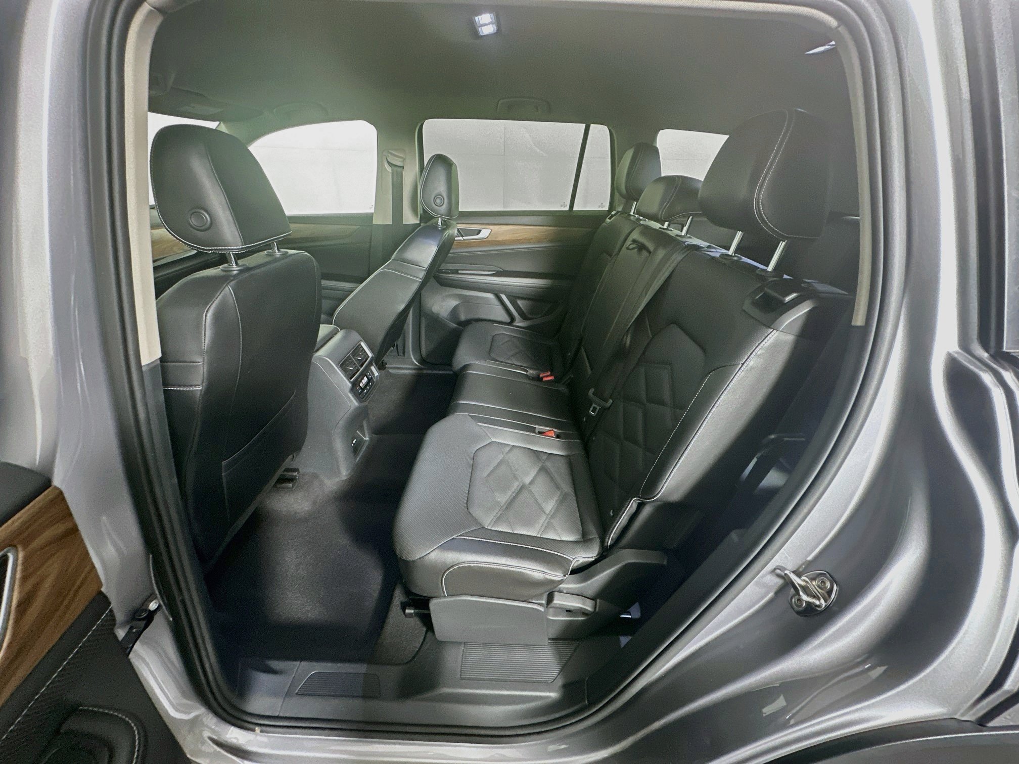 Used 2024 Volkswagen Atlas SE FWD image 27