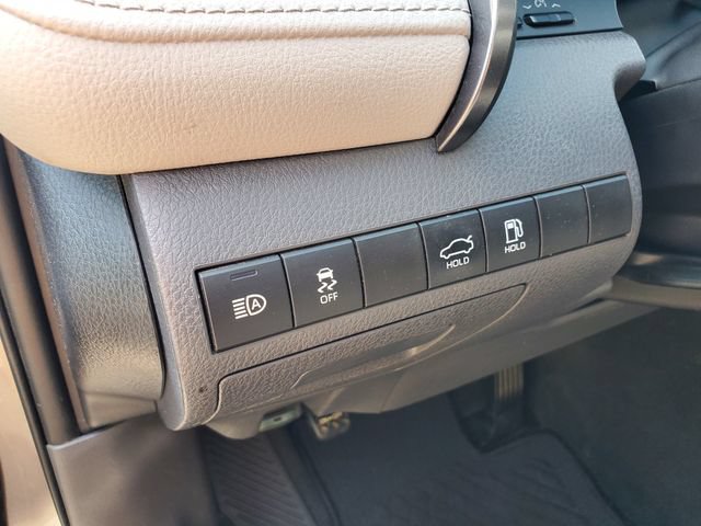 Used 2020 Toyota Camry LE FWD image 17