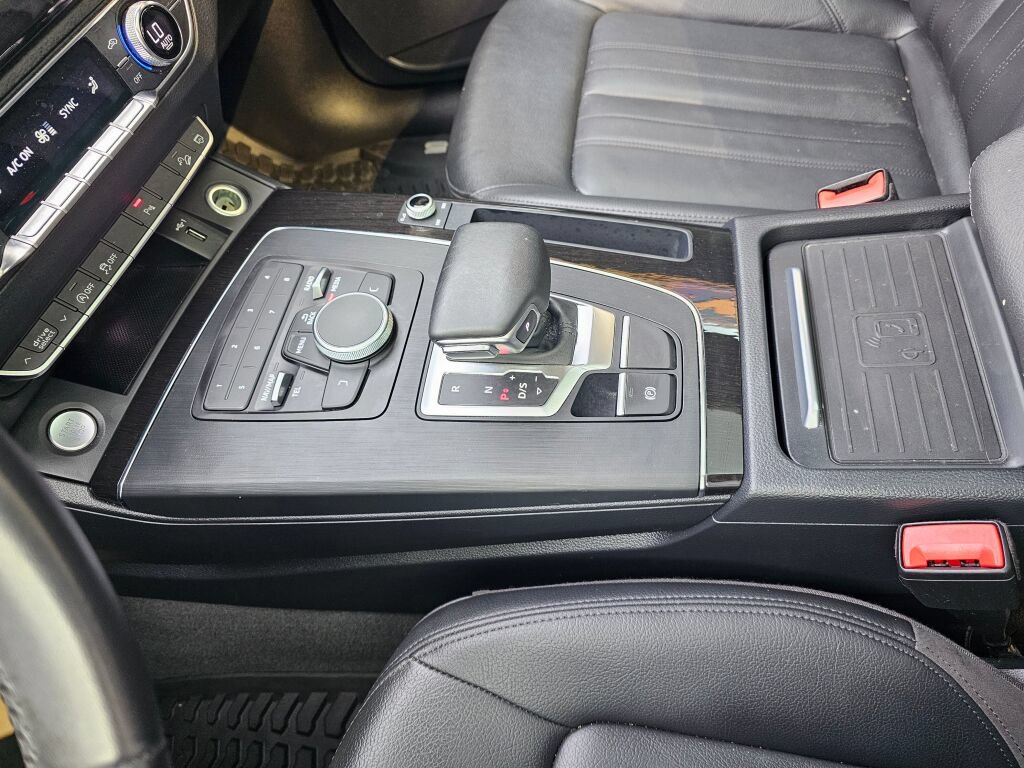 Used 2020 Audi Q5 2.0T Premium w/ Convenience Package AWD/4WD image 29
