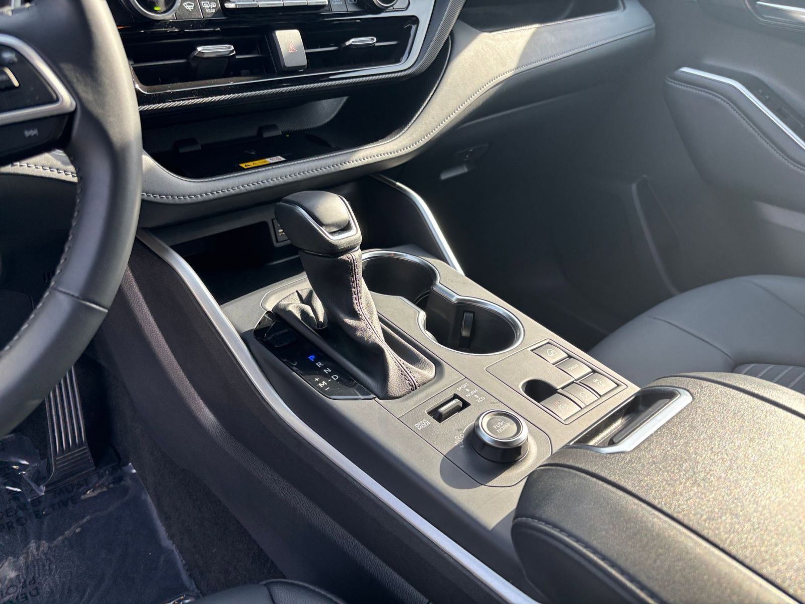 Used 2025 Toyota Highlander XSE AWD/4WD image 45