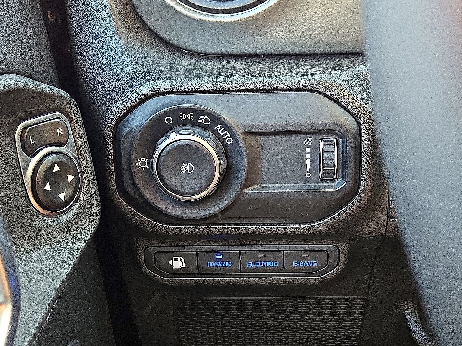 Used 2023 Jeep Wrangler Unlimited AWD/4WD image 24