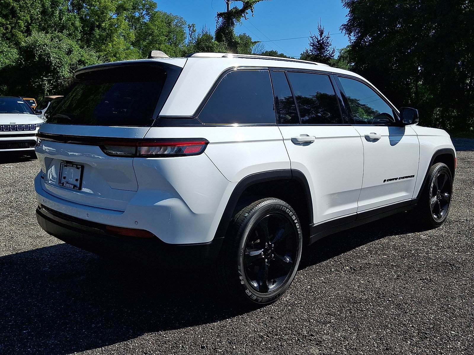 Used 2023 Jeep Grand Cherokee Altitude AWD/4WD image 6