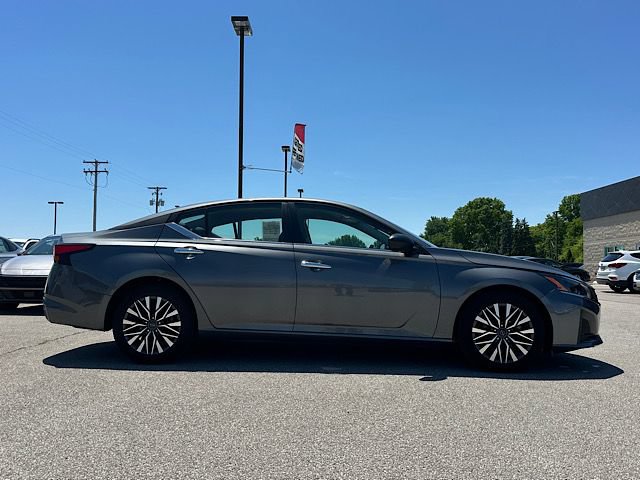 Used 2025 Nissan Altima 2.5 SV FWD image 7