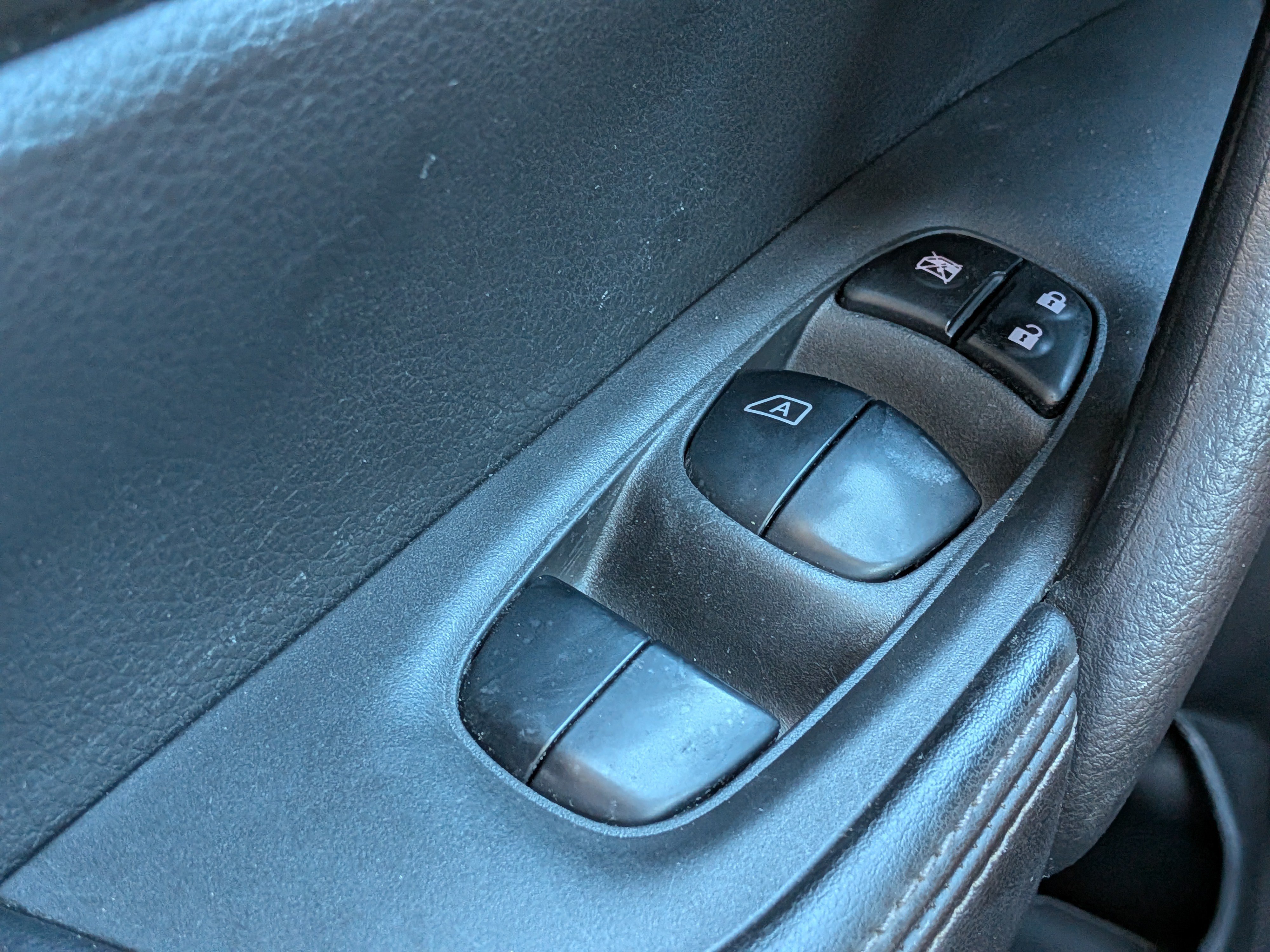 Used 2019 Nissan Rogue SV FWD image 22