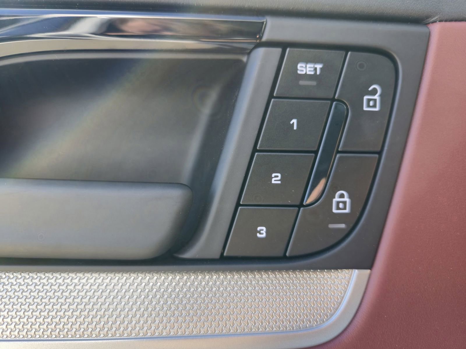 Certified 2025 Porsche Cayenne E-Hybrid image 23