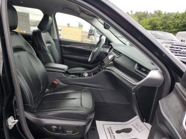 Used 2023 Jeep Grand Cherokee Limited AWD/4WD image 23