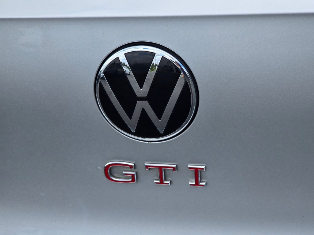 Used 2022 Volkswagen GTI SE FWD image 31