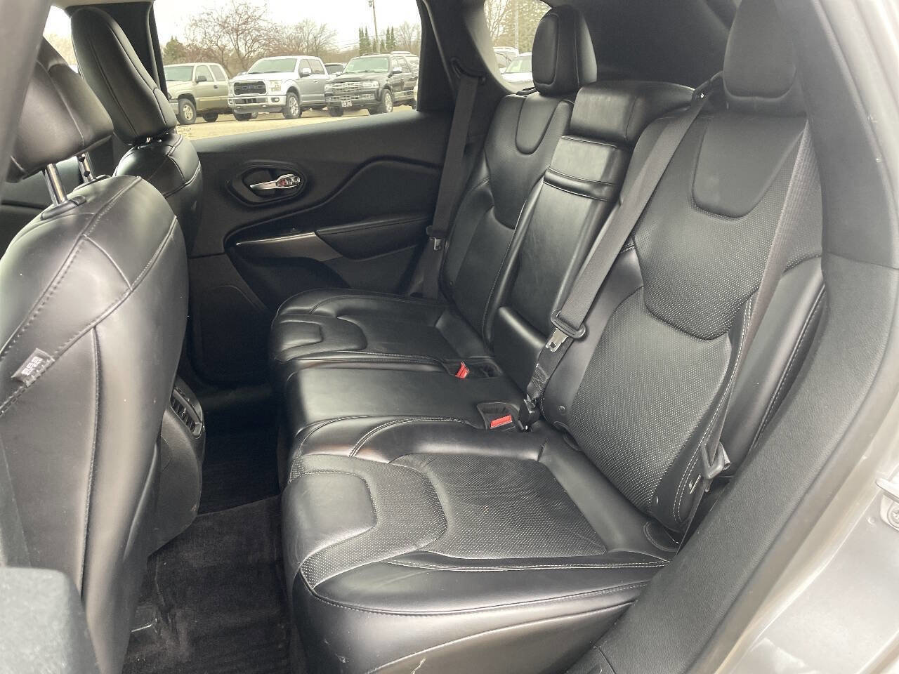 Used 2019 Jeep Cherokee Limited image 21