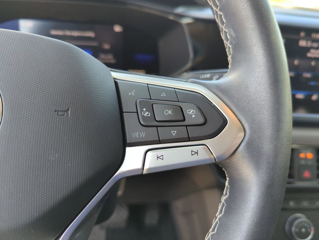 Certified 2022 Volkswagen Taos SE image 37