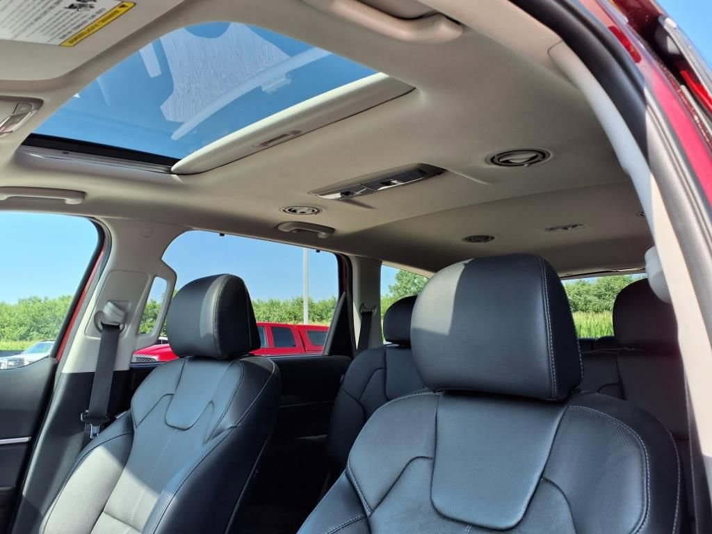 Used 2024 Kia Telluride EX w/ EX Captain's Chair Package image 5