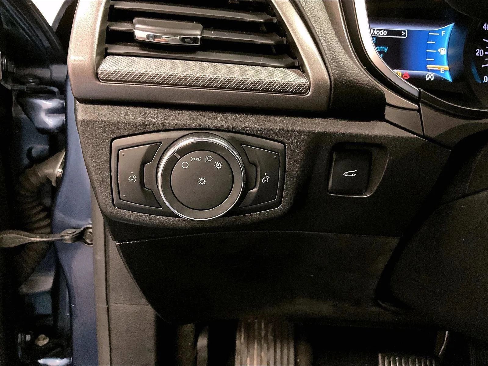 Used 2019 Ford Fusion SE image 31