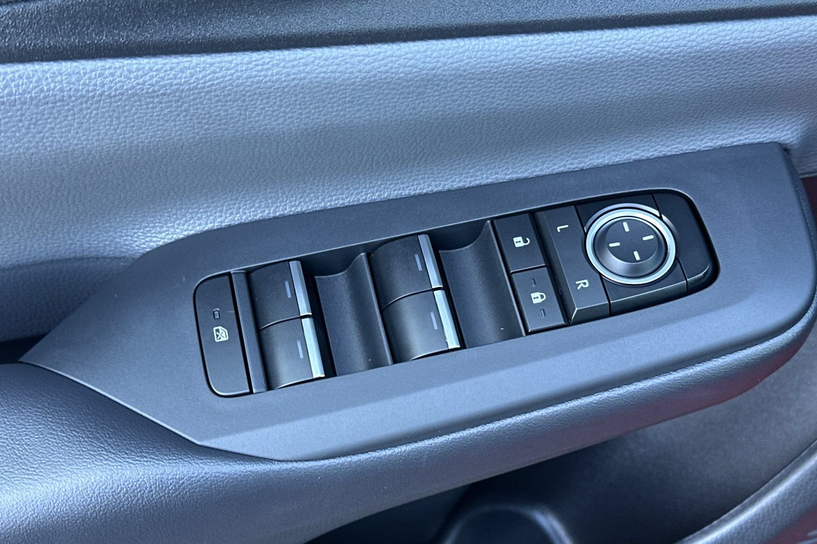 Certified 2024 Toyota Prius XLE FWD image 18