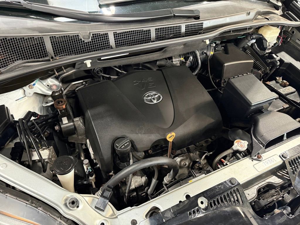 Used 2019 Toyota Sienna SE AWD/4WD image 45