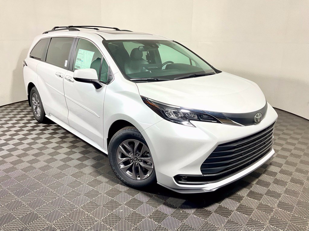 New 2026 Toyota Sienna XLE FWD image 8