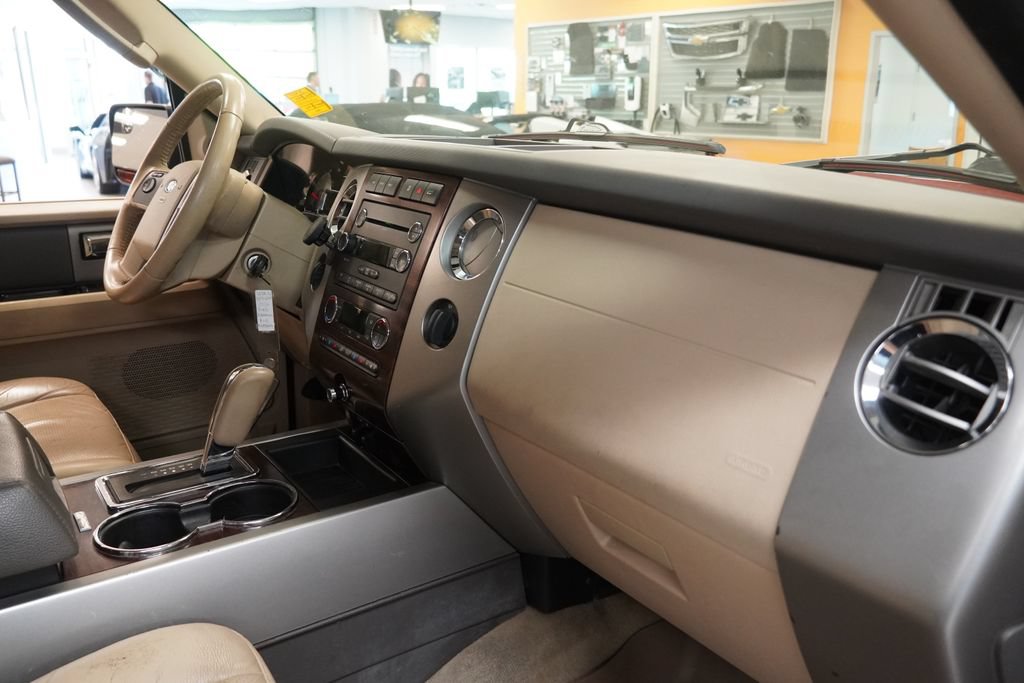 Used 2014 Ford Expedition XLT w/ Equipment Group 202A AWD/4WD image 28