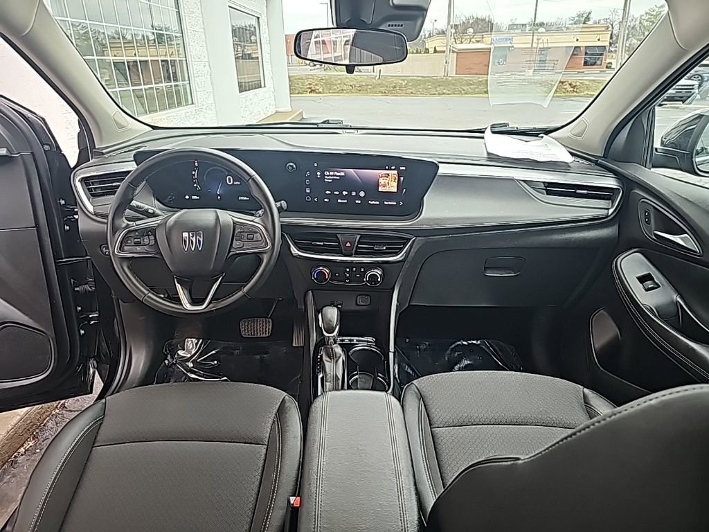 Used 2025 Buick Encore GX Preferred AWD/4WD image 12