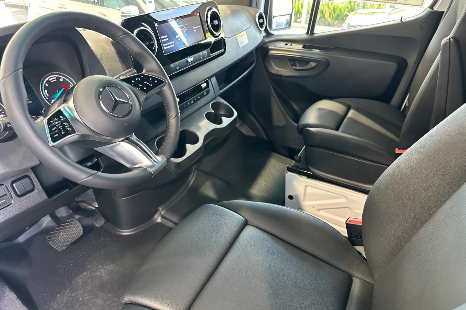 New 2024 Mercedes-Benz eSprinter 170 Cargo image 10