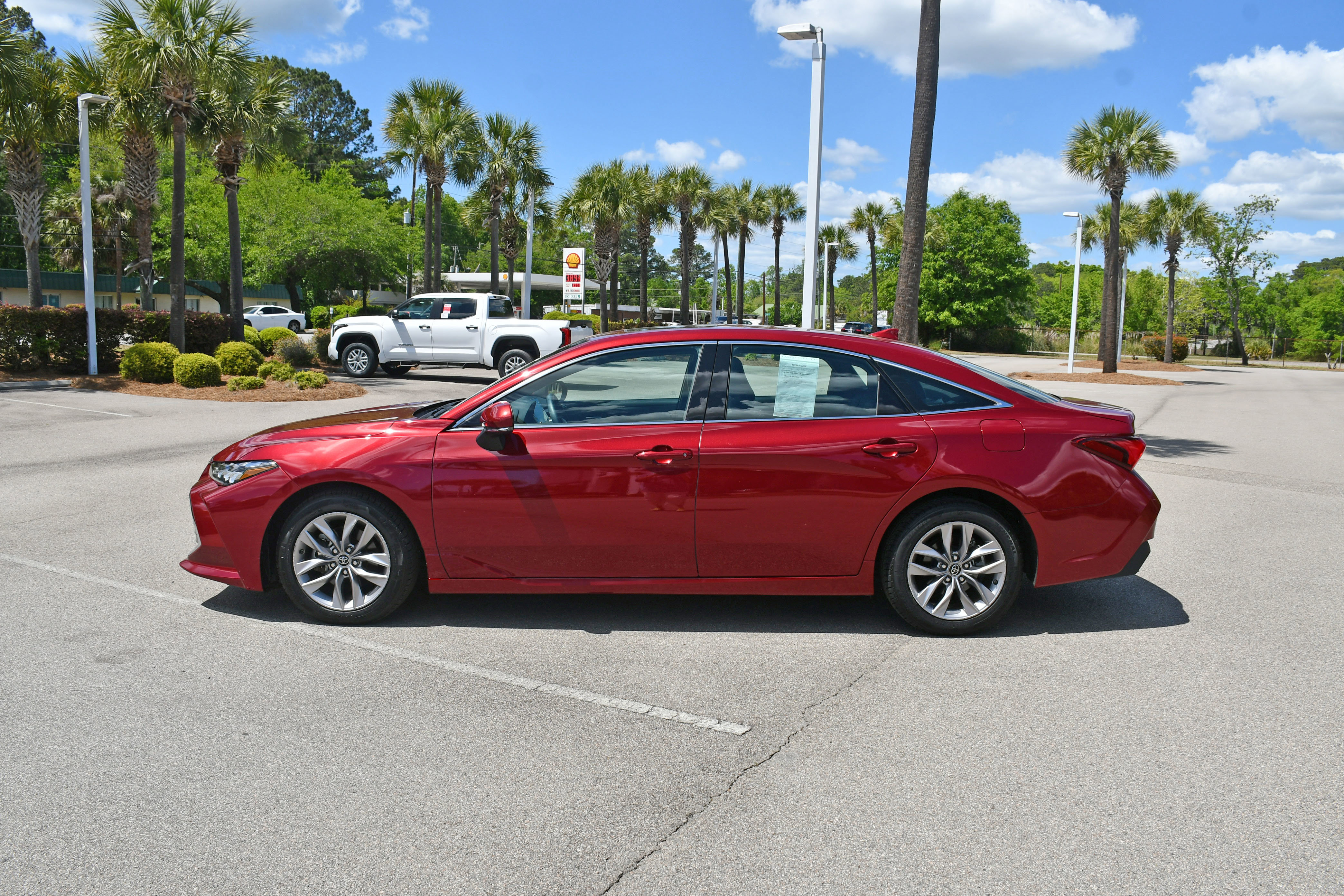 Used 2019 Toyota Avalon XLE w/ Moonroof Package FWD image 5