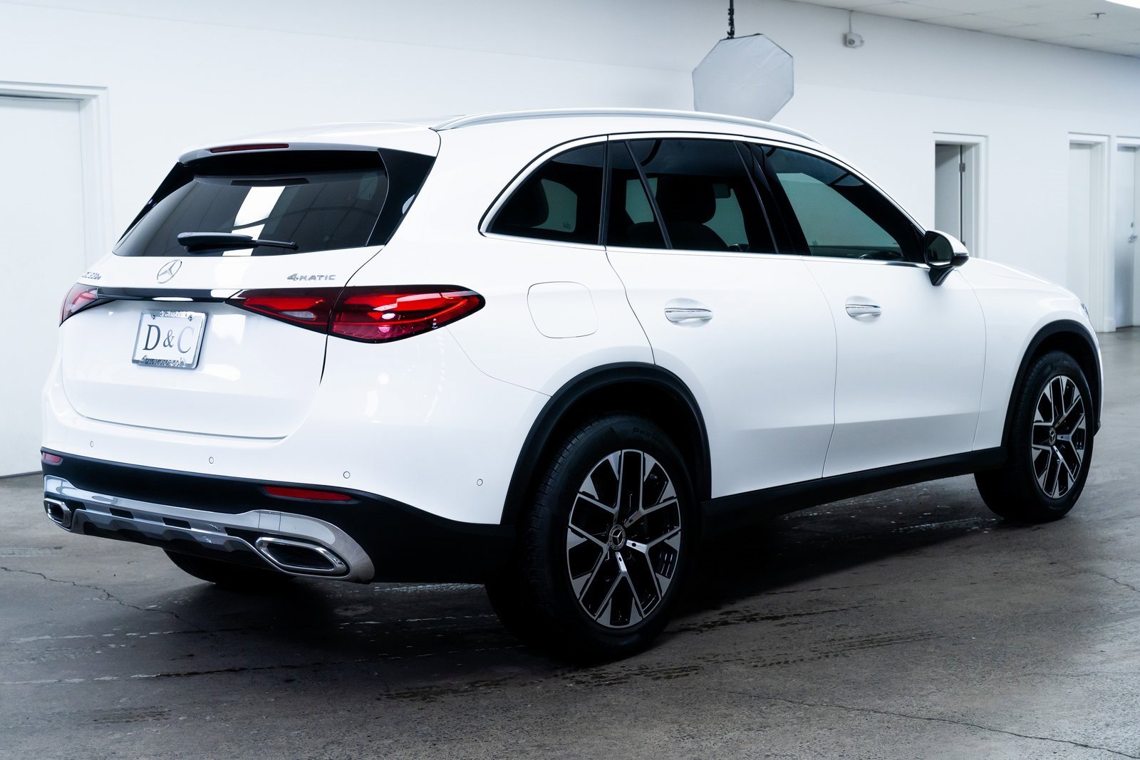 Used 2025 Mercedes-Benz GLC 350e 4MATIC image 6